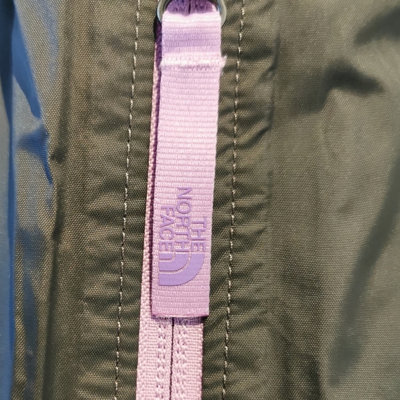 The North Face Girls Jacket - Picture 9 of 9